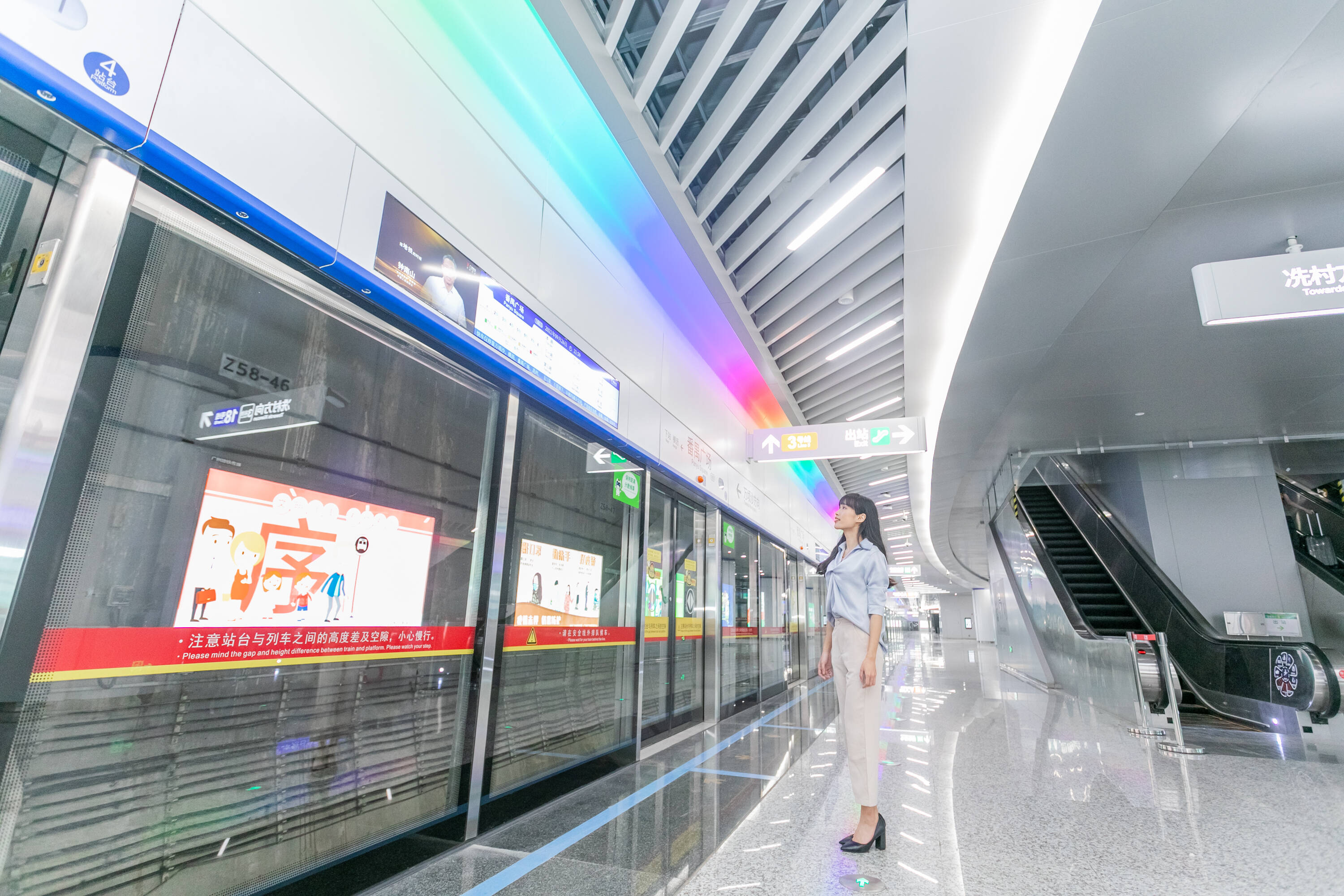 智能信息屏實時顯示車廂擁擠度.jpg